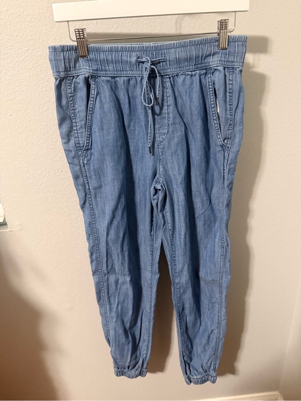 Light Blue Jean Women’s Jogger Pants with Drawstring Waist. Size X-Small by GAP